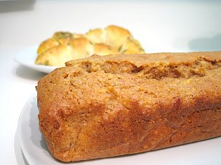 Möhrenbrot mit Walnüssen