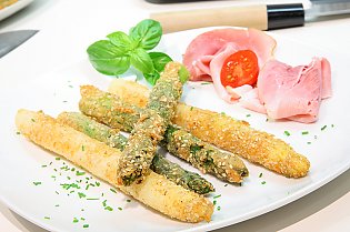 Spargel in Sesamkruste