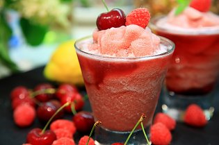 Himbeer- Kirsch- Granita