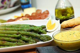 Spargel mit Bozner Soße