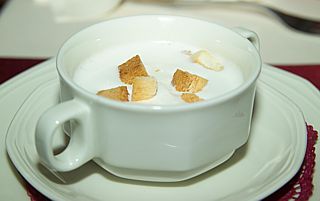 Südtiroler Weinsuppe